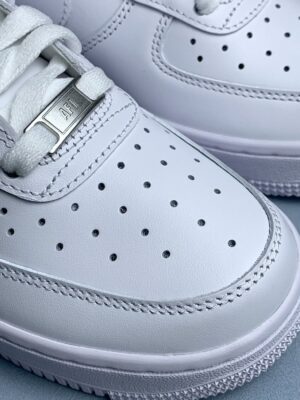 AF1 Triple White (1)