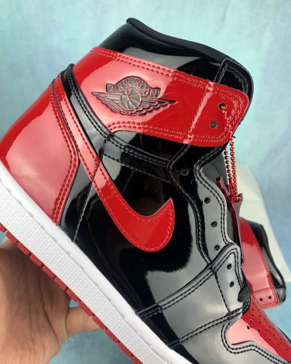 Air Jordan 1 High Patent Bred