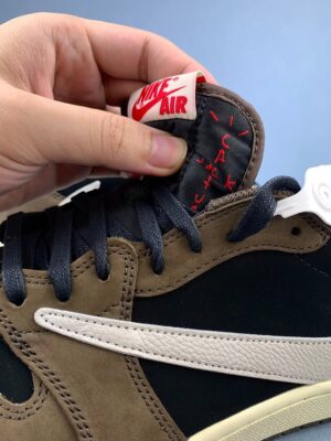 AJ1 Low TS Mocha (1)