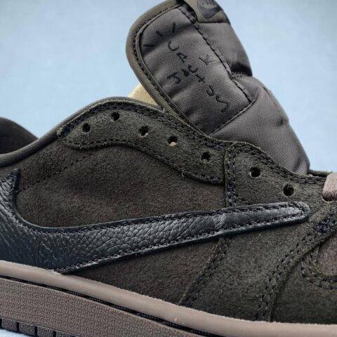 AJ1 Low Travis Velvet Brown (1)
