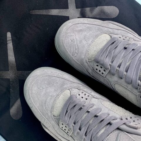 AJ4 Kaws (1)
