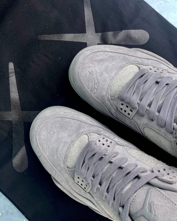 Air Jordan 4 Kaws