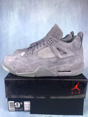 Air Jordan 4 Kaws