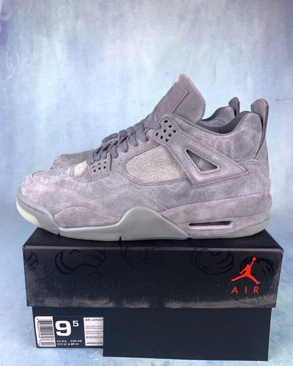 Air Jordan 4 Kaws