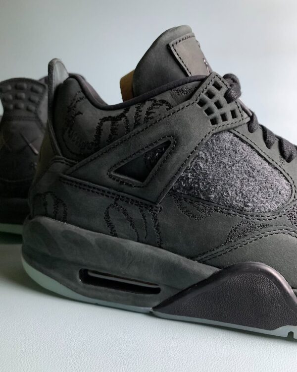 Air Jordan 4 Kaws Black