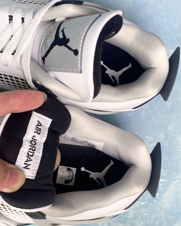 Air Jordan 4 Military Black