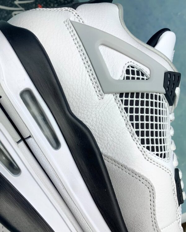 Air Jordan 4 Military Black