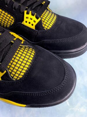 AJ4 Thunder (1)