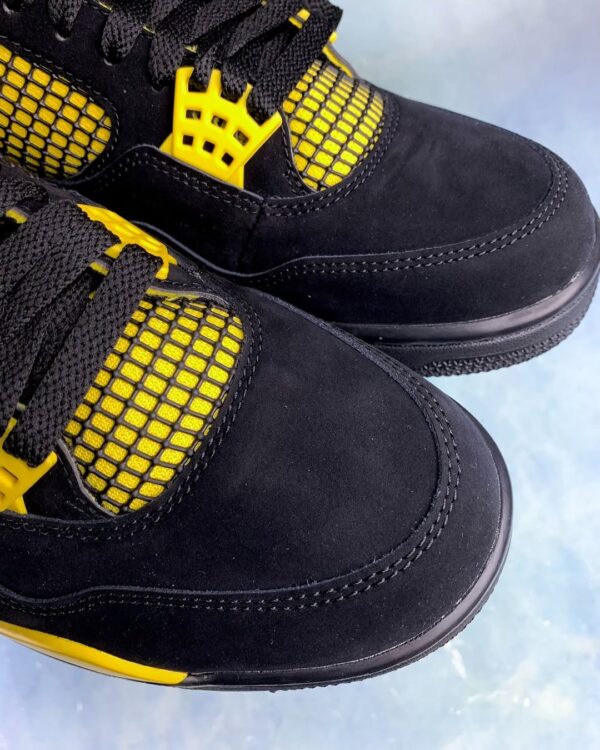 Air Jordan 4 Thunder