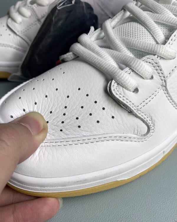 SB Dunk Orange label