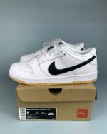 SB Dunk Orange label