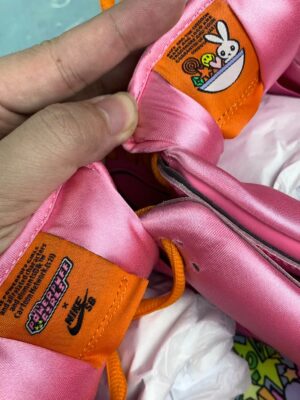 SB Dunk Powerpuff Blossom (1)