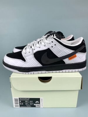 SB Dunk Tightbooth