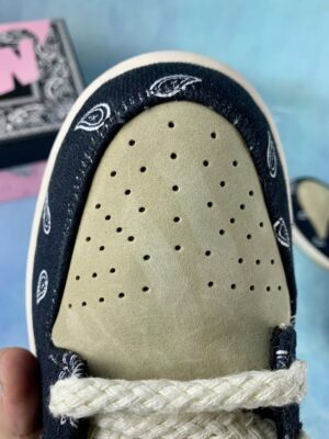SB Dunk Travis Scott (1)