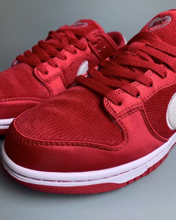 SB Dunk Valentines