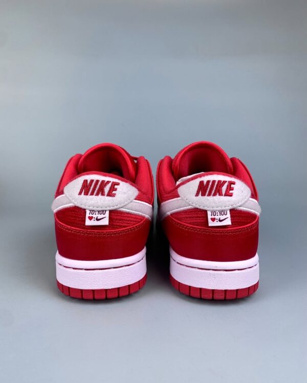 SB Dunk Valentines
