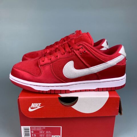SB Dunk Valentines